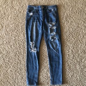 American Eagle Outfitters denim jeans size 8. Super stretch. Distressed.